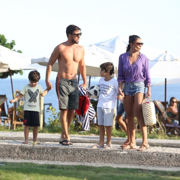 Juliana Paes e Carlos Eduardo Baptista são pais de 2 meninos