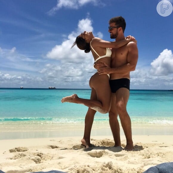 Juliana Paes e Carlos Eduardo Baptista viajaram para as Maldivas