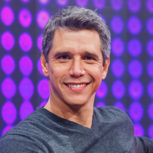 Marcio Garcia trocou o nome do programa esportivo da TV Globo e falou o nome de uma atração da Record