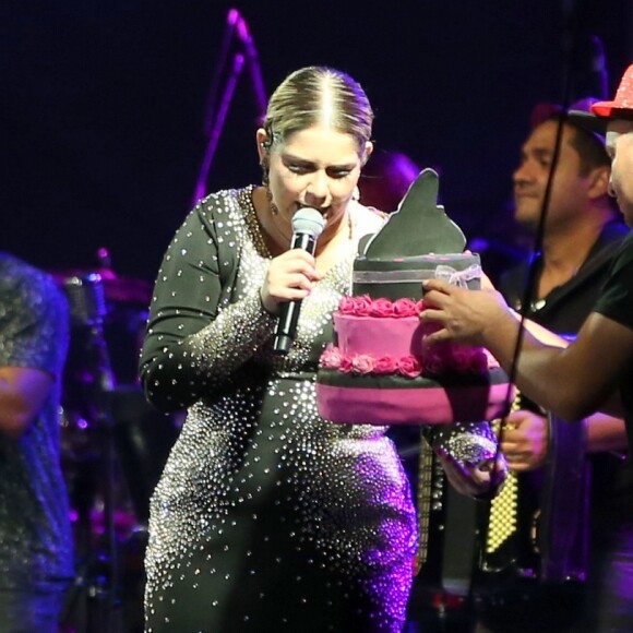 Marília Mendonça ganha bolo e balões em comemoração do seu aniversário de 23 anos no último dia do Festival de Inverno do Rio de Janeiro, na Marina da Glória, neste domingo, 22 de julho de 2018