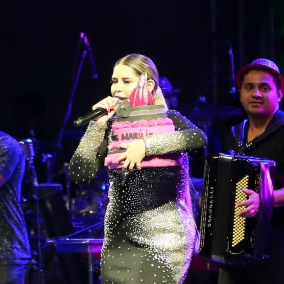 Marília Mendonça ganha bolo e balões em comemoração do seu aniversário de 23 anos no último dia do Festival de Inverno do Rio de Janeiro, na Marina da Glória, neste domingo, 22 de julho de 2018