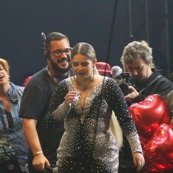 Marília Mendonça ganha bolo e balões em comemoração do seu aniversário de 23 anos no último dia do Festival de Inverno do Rio de Janeiro, na Marina da Glória, neste domingo, 22 de julho de 2018