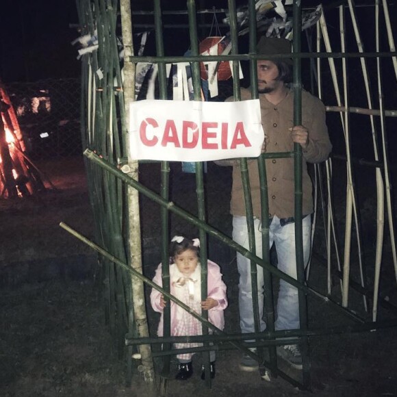 Bruno Gissoni exibiu foto da filha, Madalena, em uma cela durante uma festa caipira