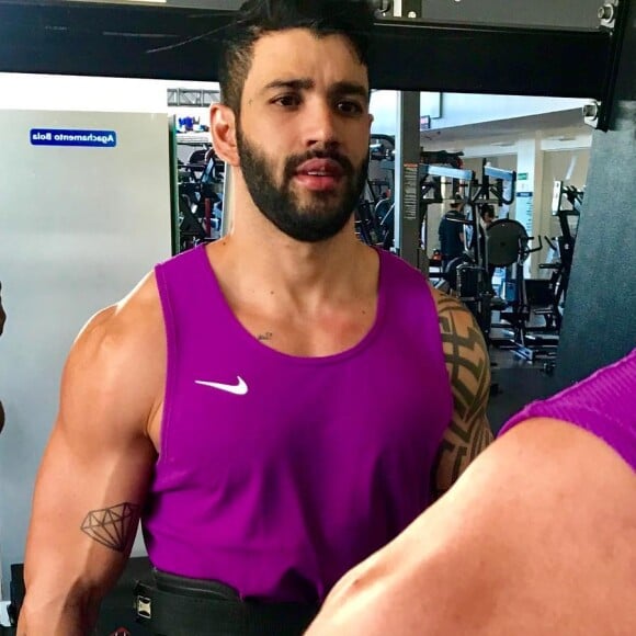 Gusttavo Lima foi questionado por Andressa Suita após foto sem camisa: 'Hey, papai, virou muso fitness?'