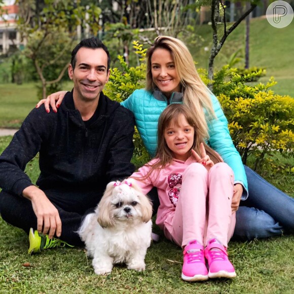 Ticiane Pinheiro foi com a filha, Rafa Justus, e Cesar Tralli à Disney de Paris