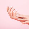 O Botox pode ser utilizado em casos de suor excessivo nas palmas das mãos. O custo, segundo a dermatologista Laíse Leal é cerca de R$ 2.500