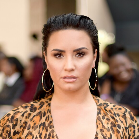 Demi Lovato recebeu a visita de familiares no hospital após ser internada com suspeita de overdose