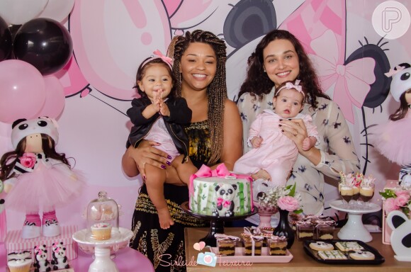 Débora Nascimento marcou presença na festa de Yolanda com a filha, Bella
