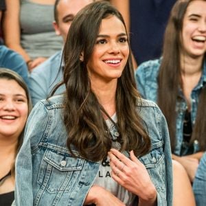 Bruna Marquezine descarta plano de encerrar carreira por exposição na mídia