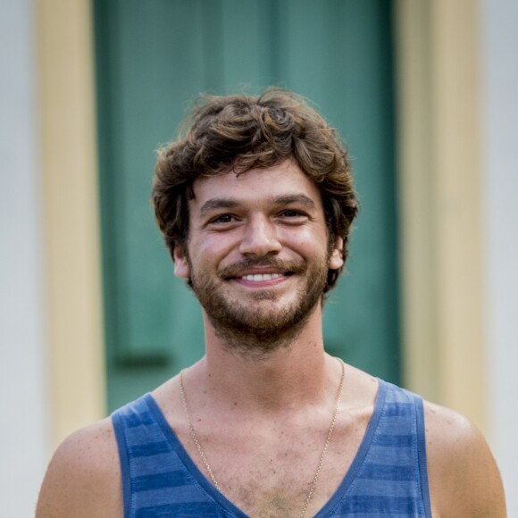 Karola (Deborah Secco) usa os direitos autorais de Beto (Emilio Dantas) para se justiticar para o filho, Valentim (Danilo Mesquita), nos próximos capítulos da novela 'Segundo Sol': 'É que tem também a publicidade, os direitos conexos, música em novela, em filme...'