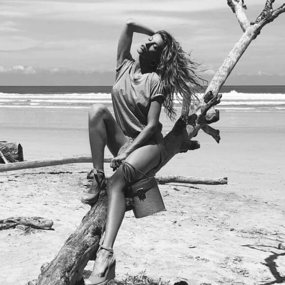 Gisele Bündchen posou em meio à natureza da Costa Rica para a nova campanha da Arezzo