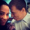 Silvio Santos dá beijinho no ombro ao tirar foto com a filha, Silvia Abravanel