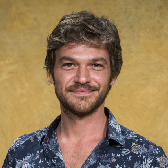 Beto (Emilio Dantas) se atraca com Remy (Vladimir Brichta) e impede Luzia (Giovanna Antonelli) de viajar com o vilão, nos próximos capítulos da novela 'Segundo Sol'