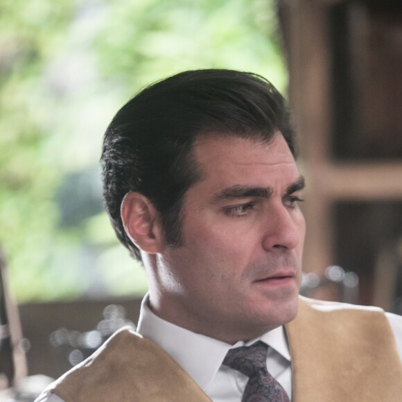 Darcy (Thiago Lacerda) cede à fazenda para o casamento de Ema (Agatha Moreira) e Ernesto (Rodrigo Simas) nos próximos capítulos da novela 'Orgulho e Paixão': 'Alegria!'
