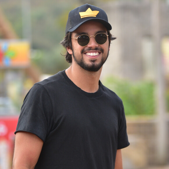 Rodrigo Simas foi apontado como affair da cantora Manu Gavassi em 2017