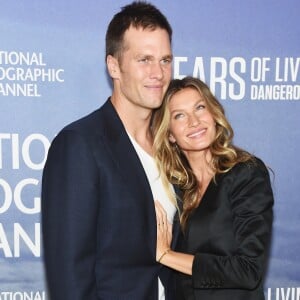 'Ele tinha acabado de fazer uma cirurgia e chegou a ter três infecções por estafilococos. Então eu fiquei tipo: 'Levante-se! O que você está fazendo?'', contou Gisele Bündchen sobre o momento em que Tom Brady lhe entregou a aliança de noivado