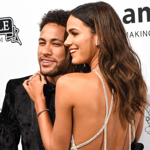 Neymar comenta foto de Bruna Marquezine de biquíni na Grécia: '2.3 turbo'