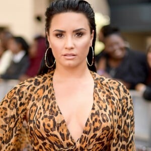 'Eu estou ansiosa pelo dia em que eu possa dizer que virei a página. Eu vou continuar lutando', afirmou Demi Lovato