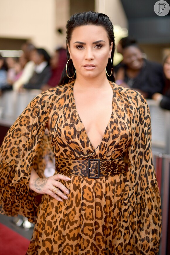 'Eu estou ansiosa pelo dia em que eu possa dizer que virei a página. Eu vou continuar lutando', afirmou Demi Lovato