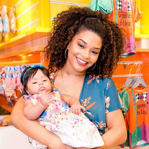 Juliana Alves comemorou sua volta ao trabalho após dar à luz