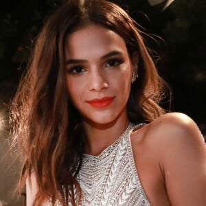 Bruna Marquezine viajou à Grécia após o fim das gravações da novela 'Deus Salve o Rei'