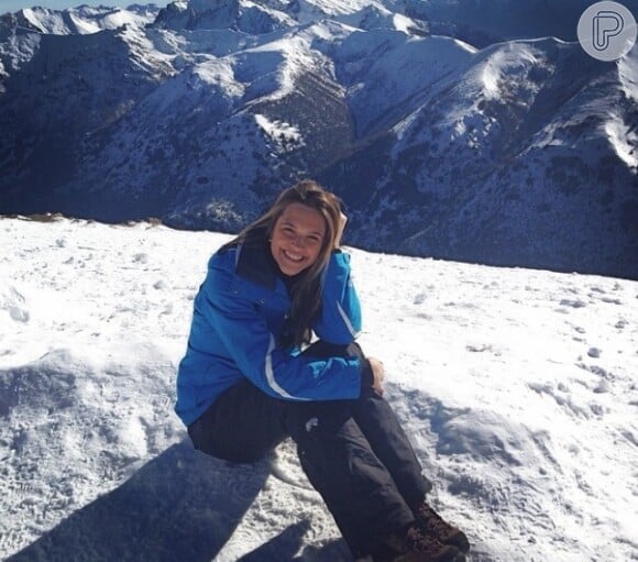 Juliana Paiva foi para Bariloche, na Argentina, passar uma temporada de férias após 'Além do Horizonte'