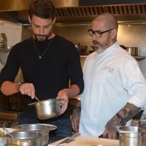 Cauã Reymond e Henrique Fogaça participaram do evento da Vivara no Jamile Restaurante, em São Paulo