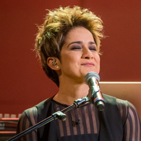 Nanda Costa demorou a assumir namoro com Lan Lanh por conta do trabalho: 'Amo minha profissão, mas ser atriz não é fácil, o ônus é do tamanho do bônus'