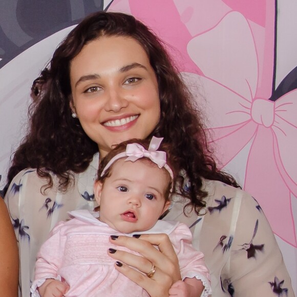 Débora Nascimento começou uma reeducação alimentar após o nascimento de Bella