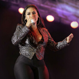 Simone, da dupla com Simaria, homenageou o marido no Dia dos Pais