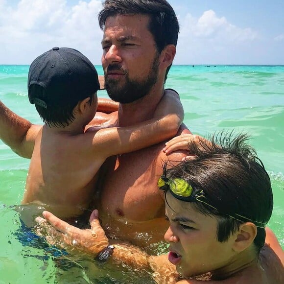 Juliana Paes parabenizou o marido, Carlos Eduardo Baptista, pelo Dia dos Pais no Instagram