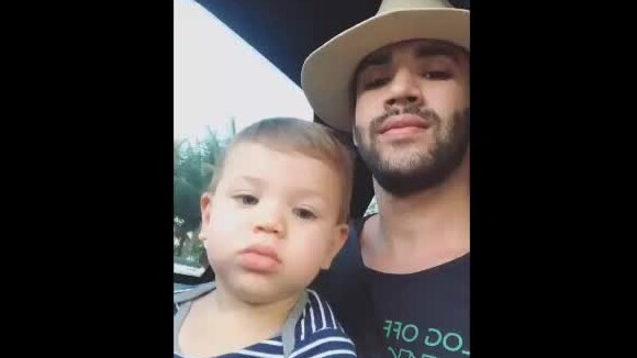 Gusttavo Lima esclarece passeio de carro com o filho no colo: 'No condomínio'