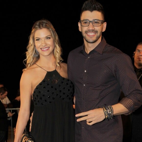 Gusttavo Lima exalta importância da família: 'Se eu pudesse desejar alguma coisa, para alguma pessoa hoje, desejaria filhos, uma família, uma esposa ou esposo, para qualquer pessoa'