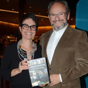 Sandra Annenberg e Ernesto Paglia no lançamento do livro 'Correspondentes', em São Paulo, nesta terça-feira, 14 de agosto de 2018