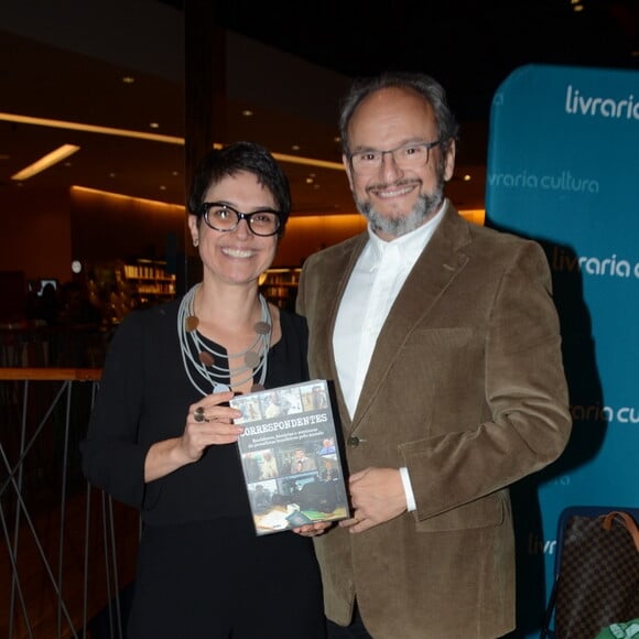 Sandra Annenberg e Ernesto Paglia no lançamento do livro 'Correspondentes', em São Paulo, nesta terça-feira, 14 de agosto de 2018