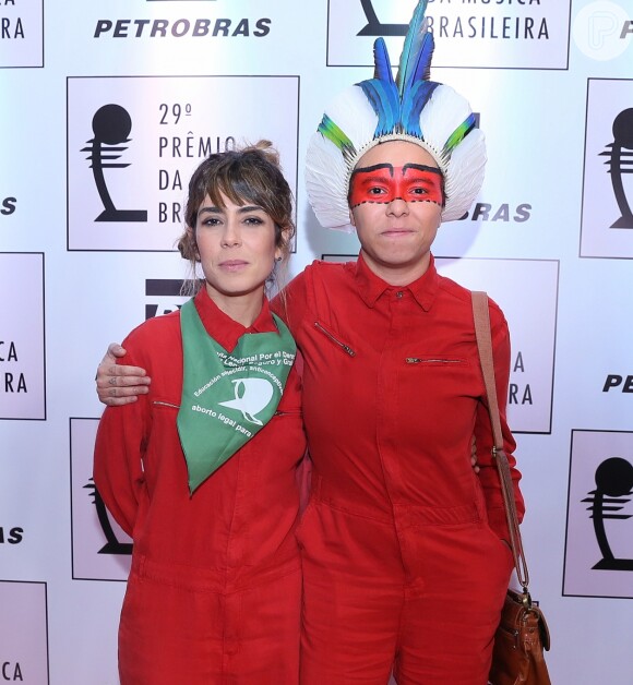 Maria Gadú e a mulher, Lua Leça, na 29ª edição do Prêmio da Música Brasileira, no teatro Municipal, no centro do Rio de Janeiro, na noite desta quarta-feira, 16 de agosto de 2018
