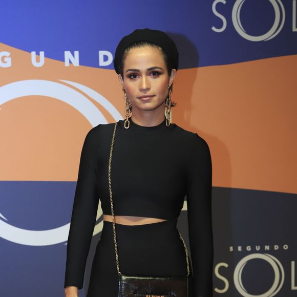 'Tinha sido assaltada, roubaram a carteira, precisava fazer um B.O., ir ao hospital. Liguei pra minha mãe. E ela: 'Fê, você nunca fica doente. Está sozinha?'. E respondi que não estava. Ela quis saber com quem, e falei: 'Com a Ana'. Perguntou quem era Ana, não quis mentir, disse que era minha namorada. Ela desligou', contou Nanda Costa