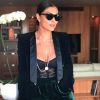 Juliana Paes deixou body de renda à mostra em conjunto de veludo Dolce & Gabbana em foto publicada em seu Instagram
