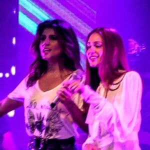 Paula Fernandes dividiu o palco com Marina Ruy Barbosa em show no Vivo Rio