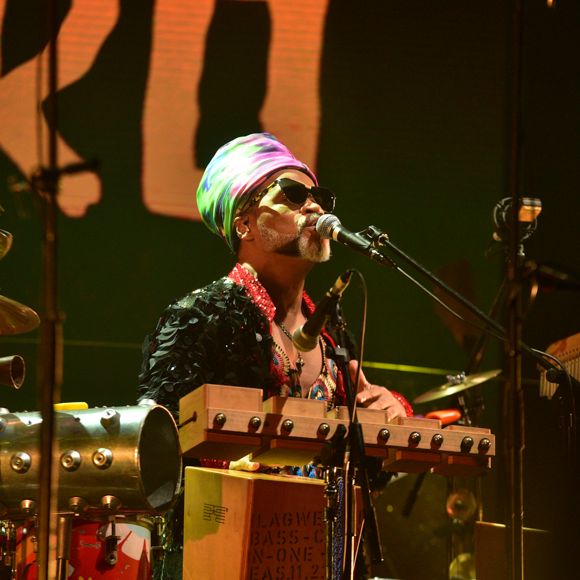 Carinhos Brown se apresentou com os Tribalistas em São Paulo na noite deste sábado, 18 de agosto de 2018