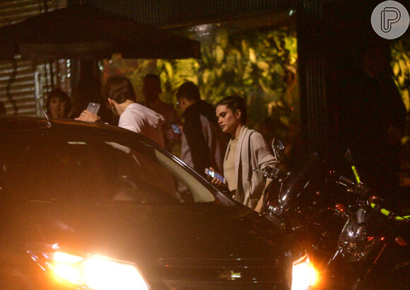 Juliana Paiva e Nicolas Prattes são vistos deixando restaurante japonês em São Paulo, na noite deste domingo, 19 de agosto de 2018