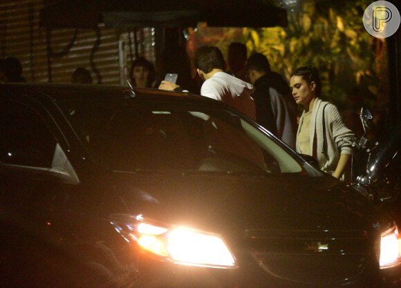 Juliana Paiva e Nicolas Prattes são vistos deixando restaurante japonês em São Paulo, na noite deste domingo, 19 de agosto de 2018