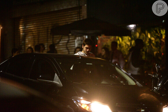 Juliana Paiva e Nicolas Prattes são vistos deixando restaurante japonês em São Paulo, na noite deste domingo, 19 de agosto de 2018