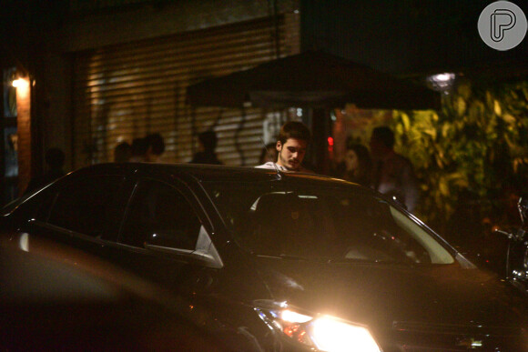 Juliana Paiva e Nicolas Prattes são vistos deixando restaurante japonês em São Paulo, na noite deste domingo, 19 de agosto de 2018