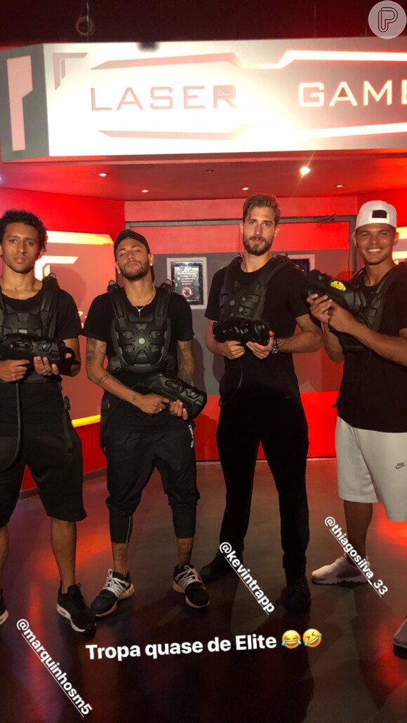 Neymar brincou de laser tag com amigos em Paris, na França