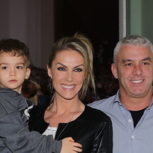 Casada com Alexandre Corrêa, Ana Hickmann e o empresário são pais do pequeno Alexandre Jr.