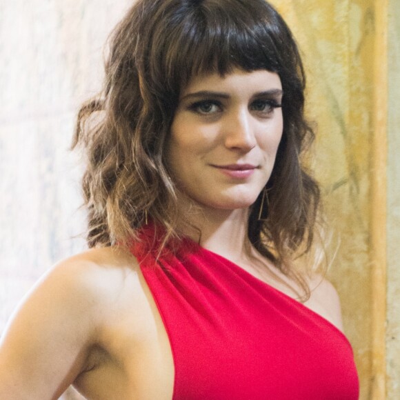 Bianca Bin exibiu uma franja polêmica ao viver a Clara de 'O Outro Lado de Paraíso'