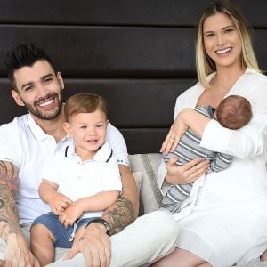 Andressa Suita compartilhou uma foto fofa com o marido, Gusttavo Lima, e os filhos, Gabriel e Samuel, em seu Instagram, nesta sexta-feira, 24 de agosto de 2018