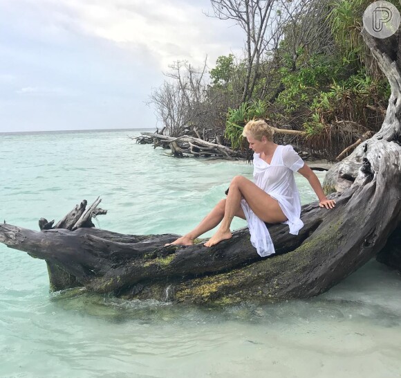 Xuxa Meneghel curtiu dias de descanso nas Ilhas Maldivas