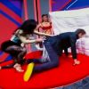 'Tudo pela audiência': Tatá Werneck e Fábio Porchat simulam posições sexuais em programa